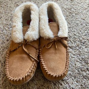 Brand New Minnetonka Shoes Slippers